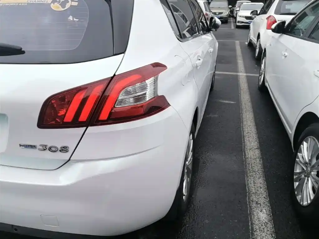 Peugeot 308S 2015 1.2T Auto Dynamic Edition фото 24
