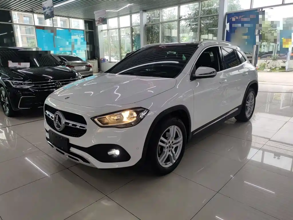 MERCEDES-BENZ GLA