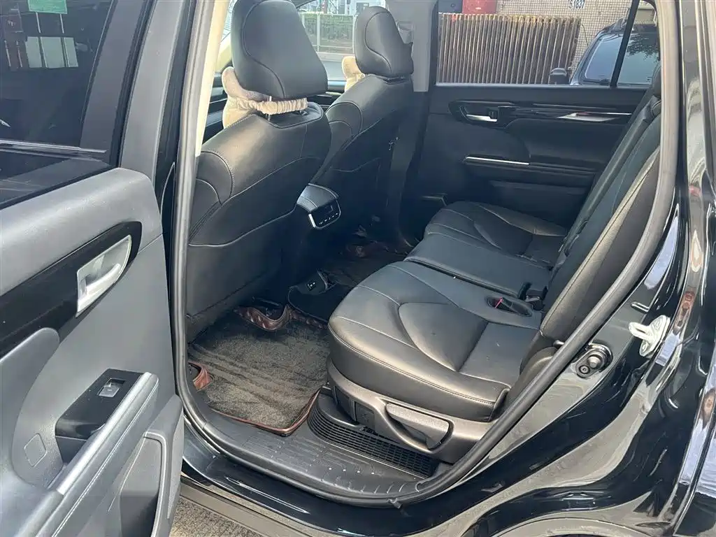 TOYOTA HIGHLANDER