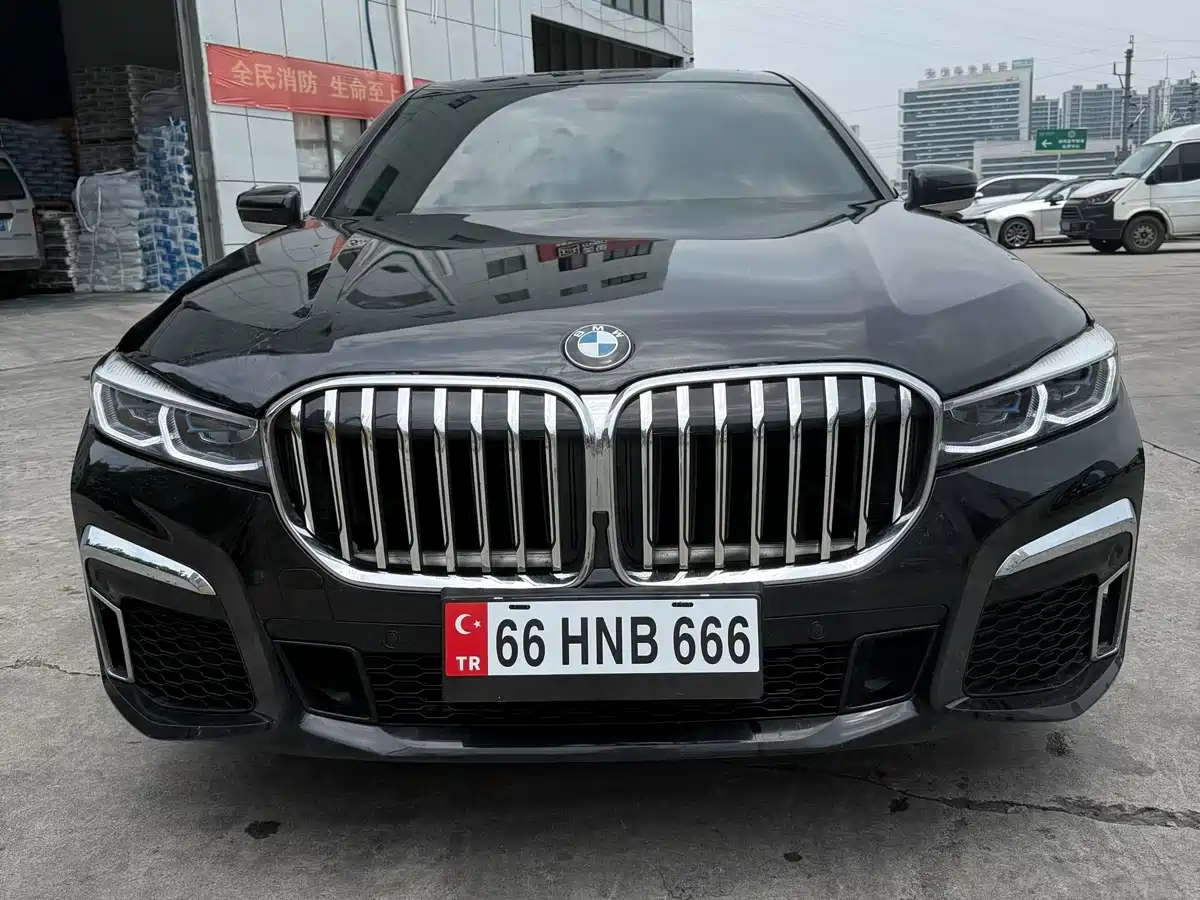 BMW 7 Series 2016 730Li Leading фото 2