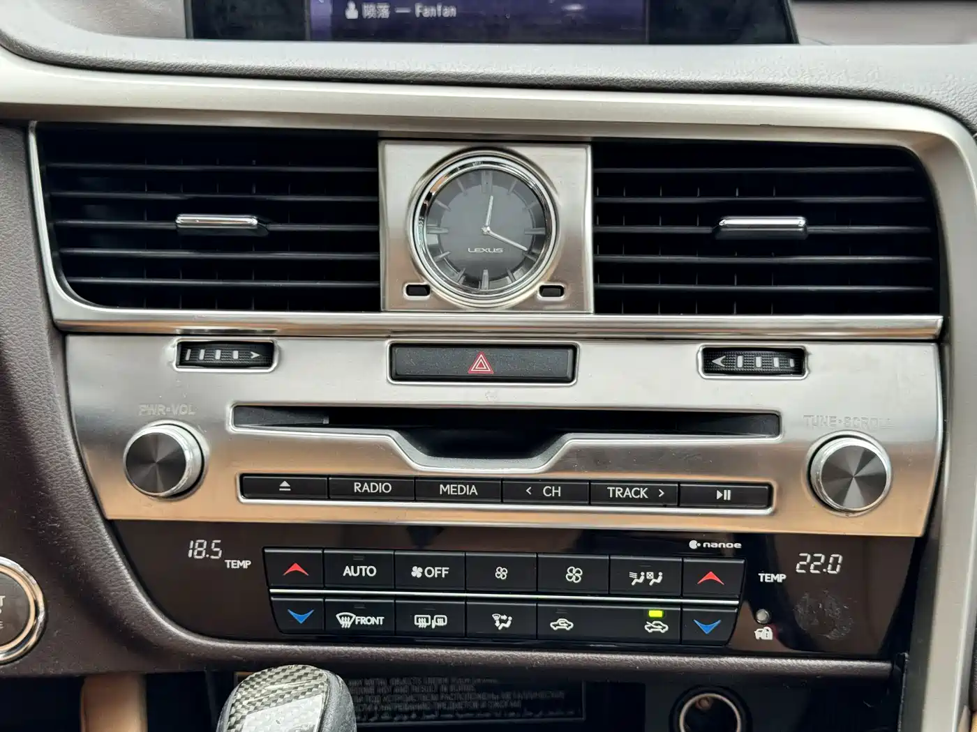 Photo 8 - Lexus RX