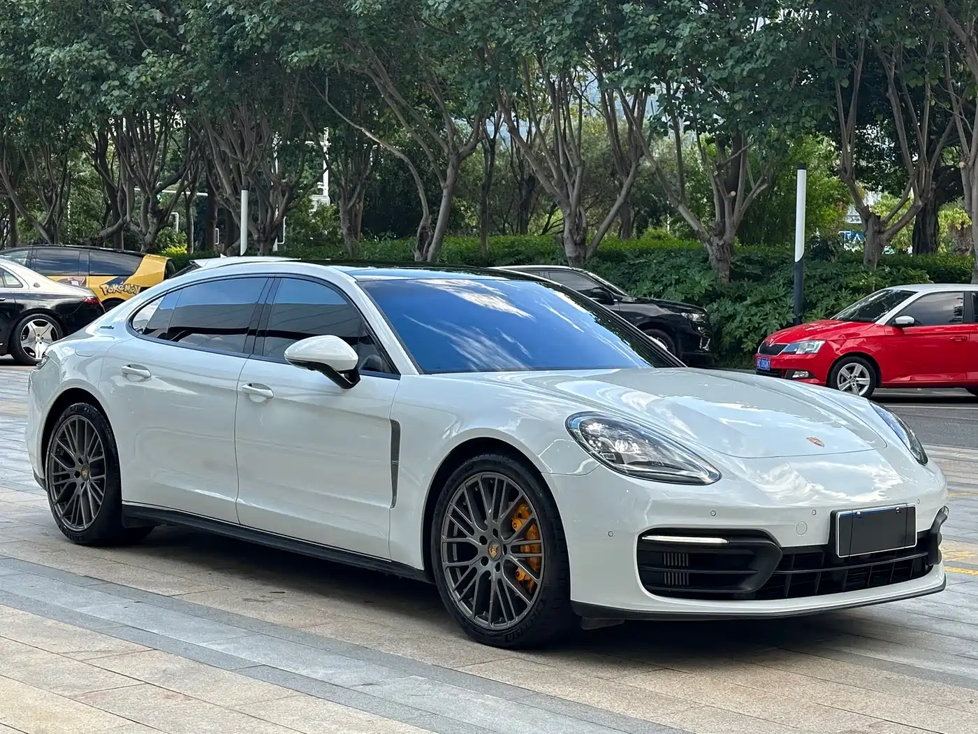 Porsche Panamera 2023 Panamera Executive Long Wheelbase Platinum Edition 2.9T фото 3
