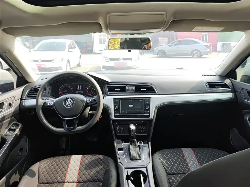 VOLKSWAGEN LINGDU