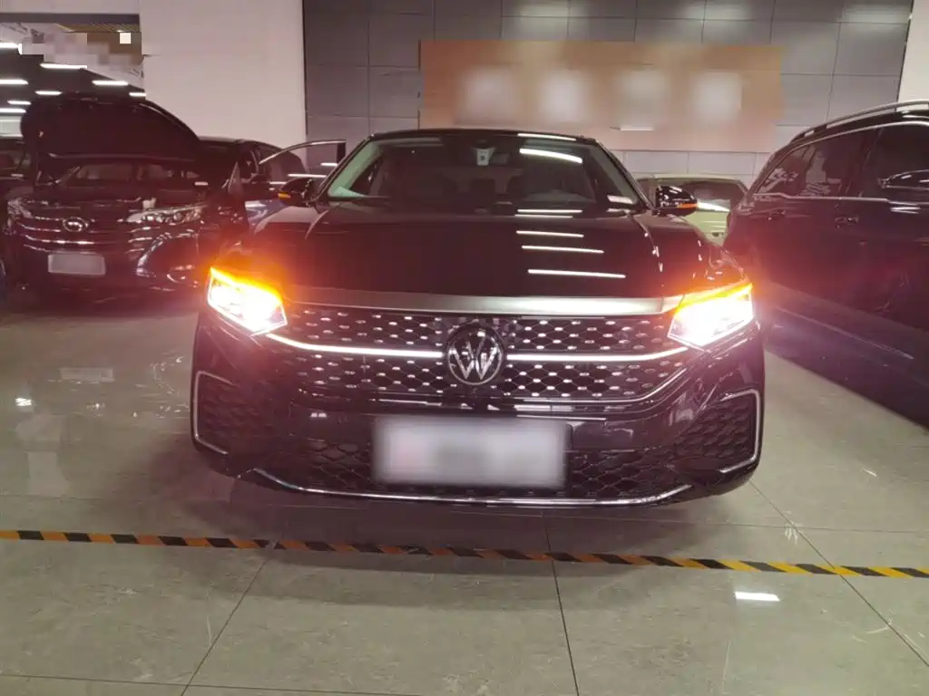 Volkswagen Passat 2023 330TSI Starlight Luxury Edition фото 3