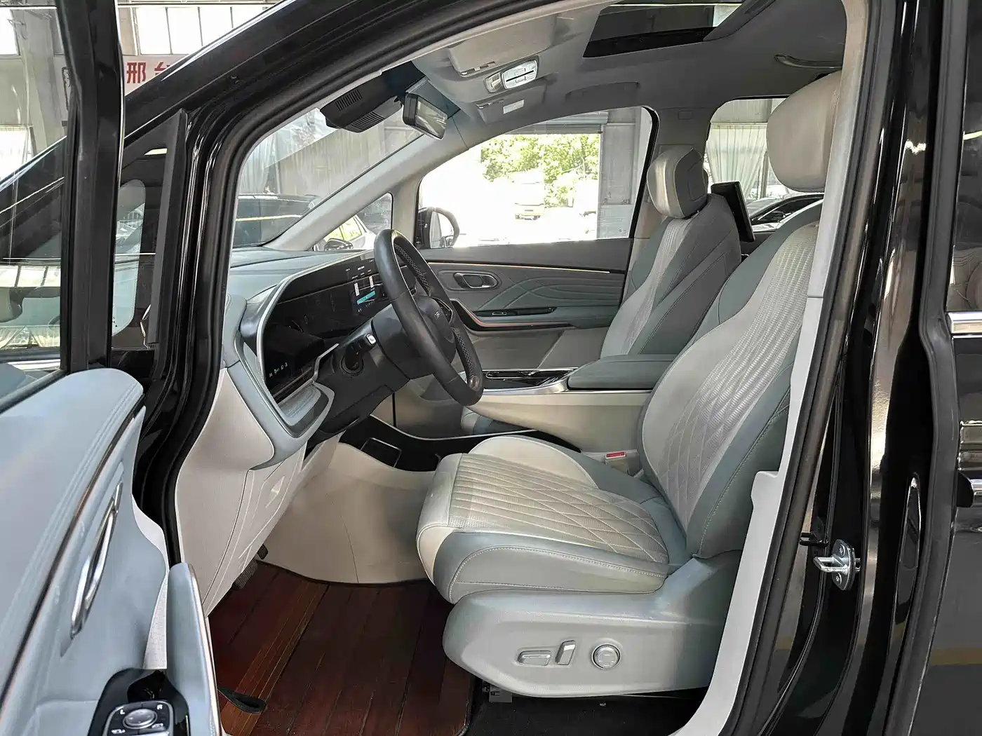 SAIC Maxus Maxus G90 2023 2022 2.0T Interstellar 7-seater