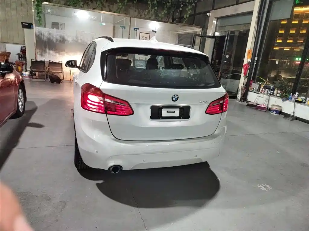 BMW 2 Series Touring 2018 218i Sport Line фото 5