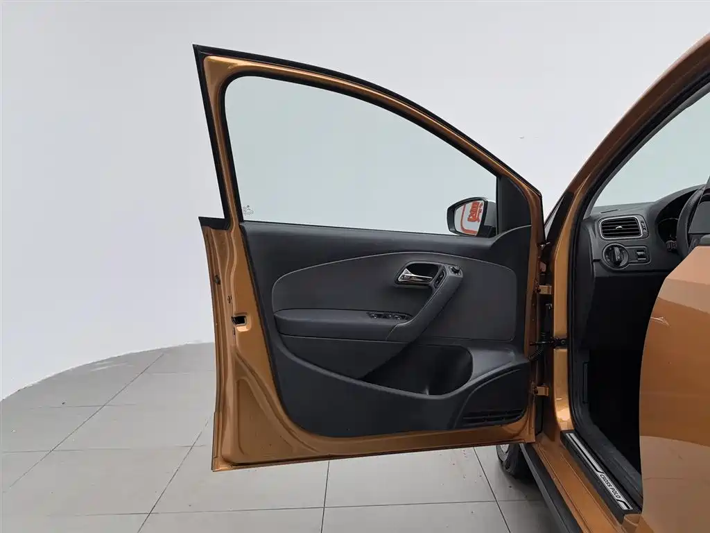 Volkswagen Polo 2018 1.5L Cross Polo Auto фото 8