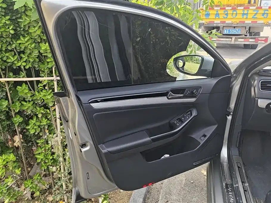 Volkswagen Sagitar 2018 280TSI DSG Spark Edition фото 7