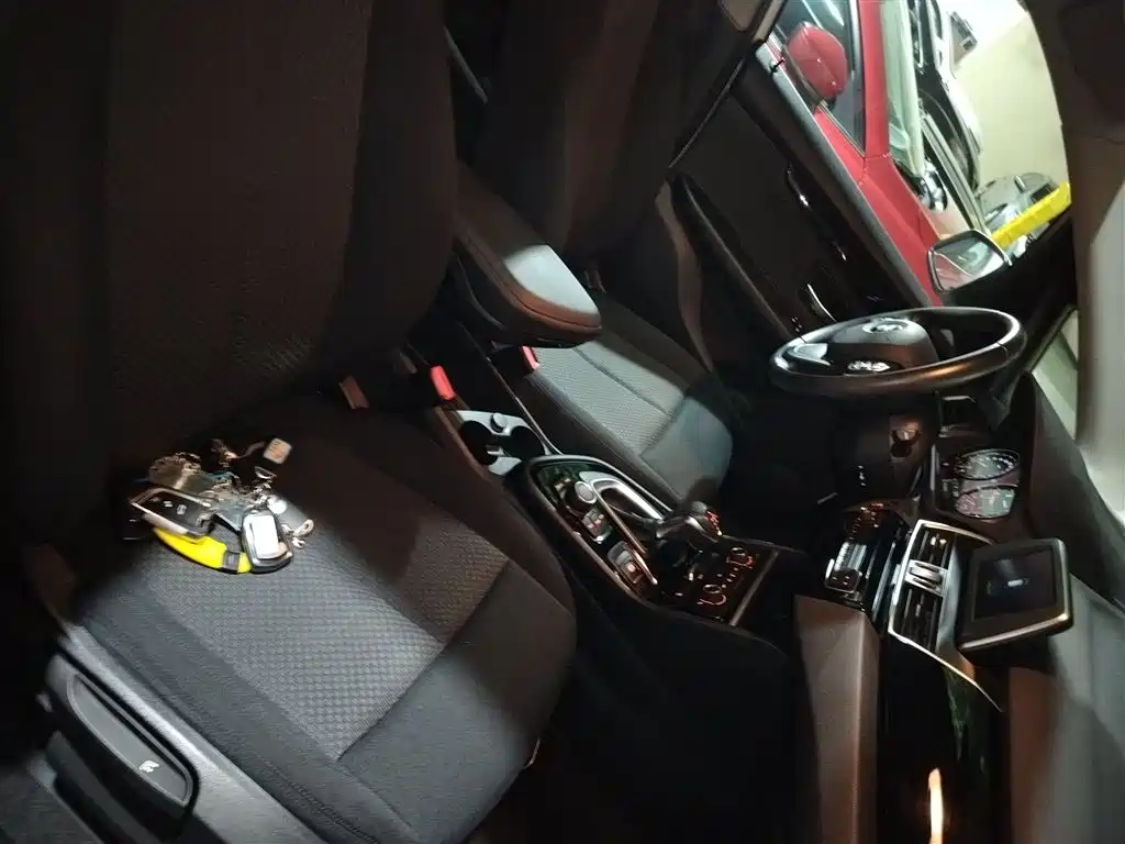 BMW 2 Series Touring 2018 218i Sport Line фото 21