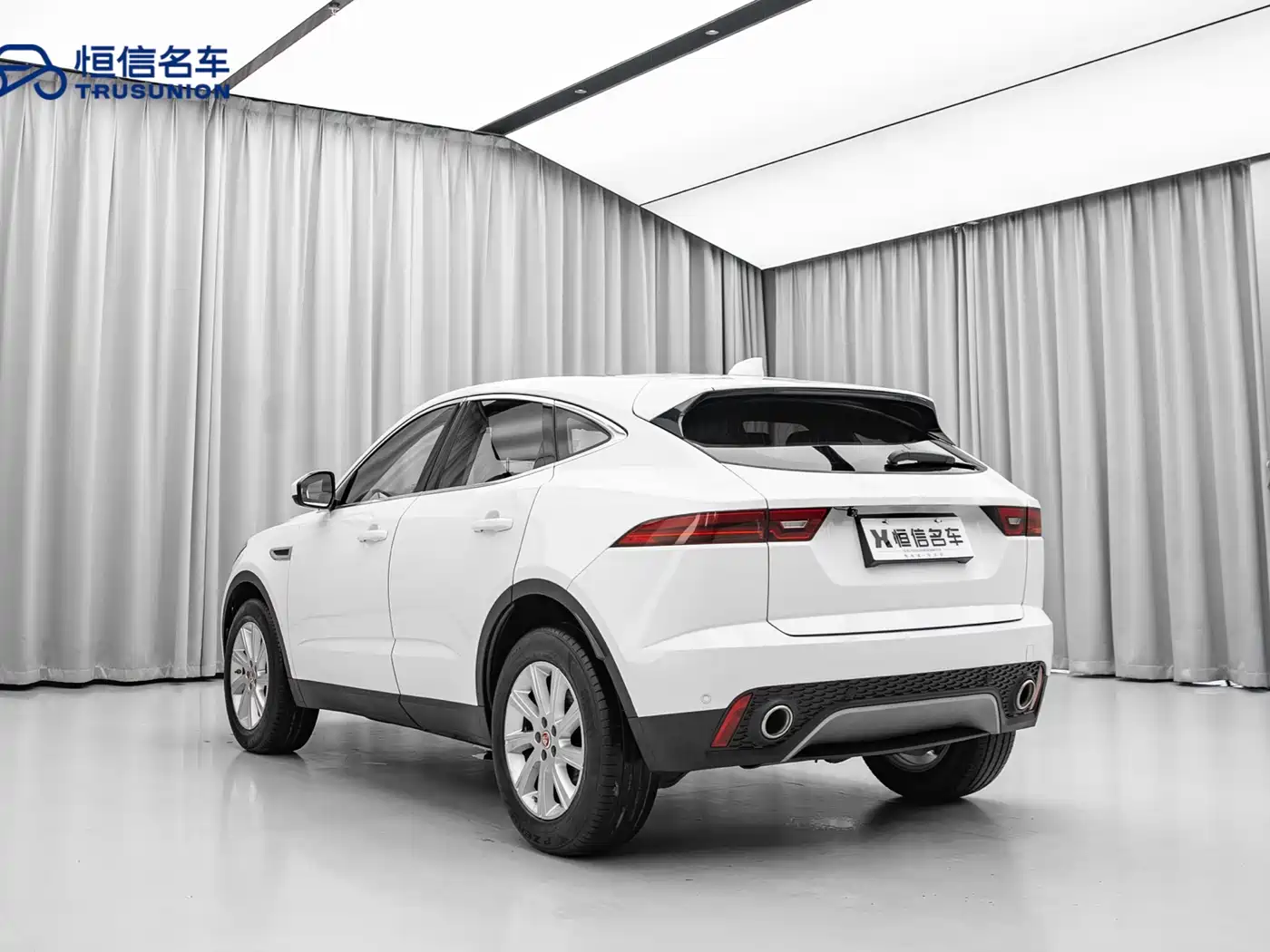 Фото 7 - Jaguar E-PACE