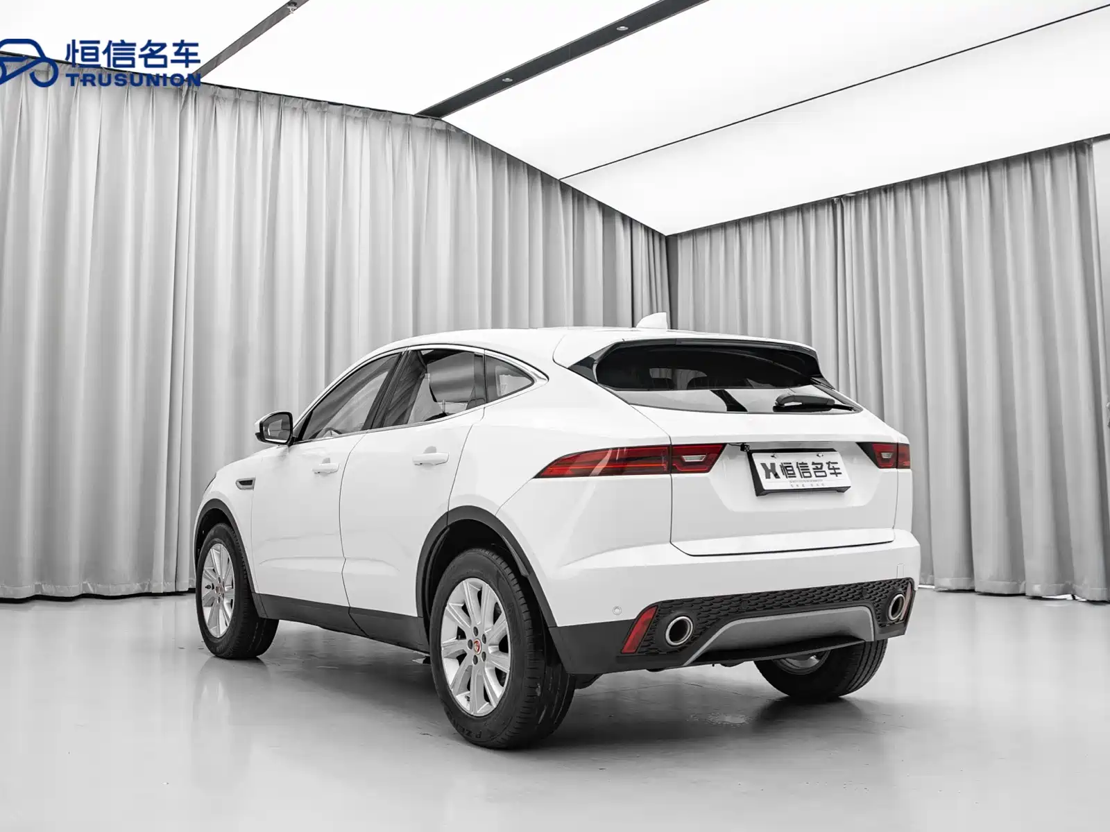 Фото 7 - Jaguar E-PACE
