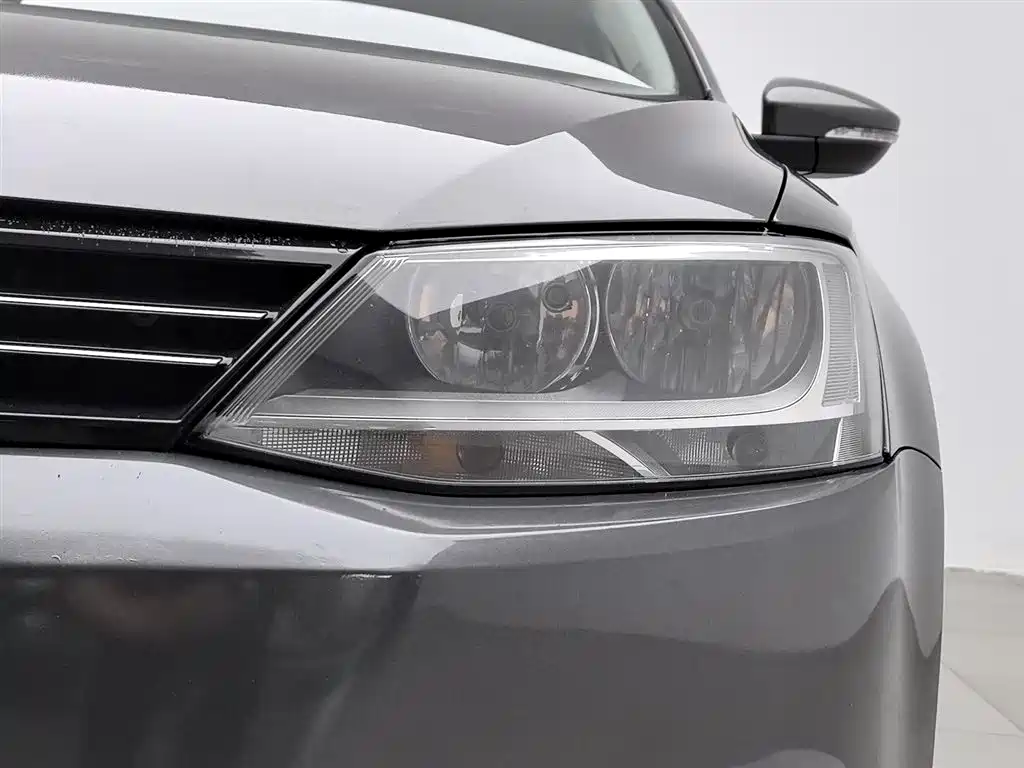 Volkswagen Sagitar 2014 Facelift 1.6L Manual Leading Version фото 7