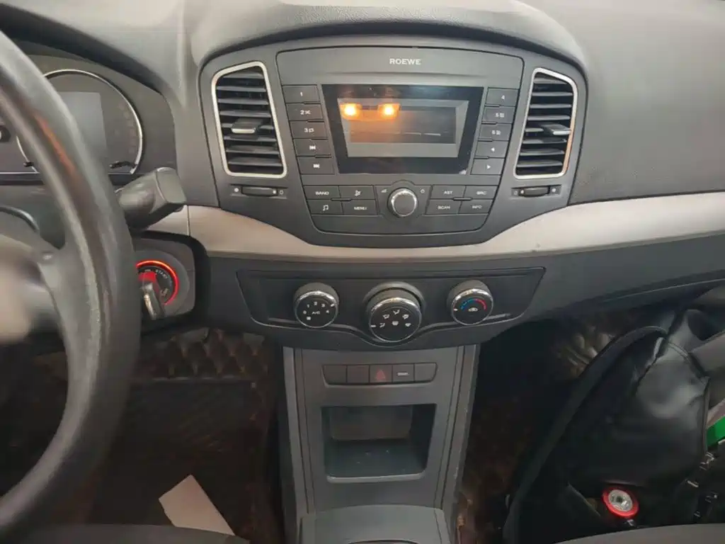 Roewe 350 2018 2015 Model 1.5L Manual Luxury Sunroof Edition