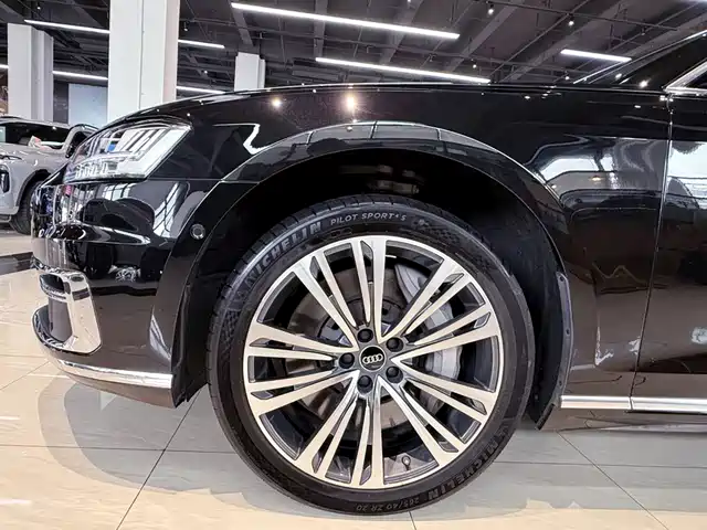 Audi A8 2021 A8L 60 TFSI quattro Premium — фото 5