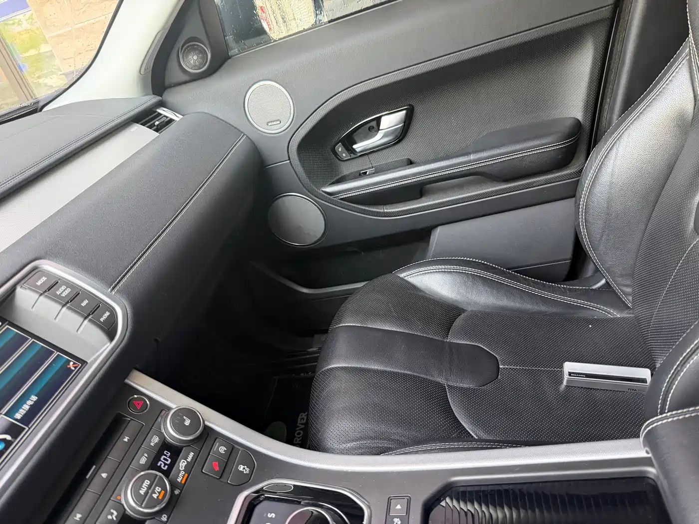 Land Rover Range Rover Evoque (Import) 2015 2.0T 5-door Dynamic Edition фото 12