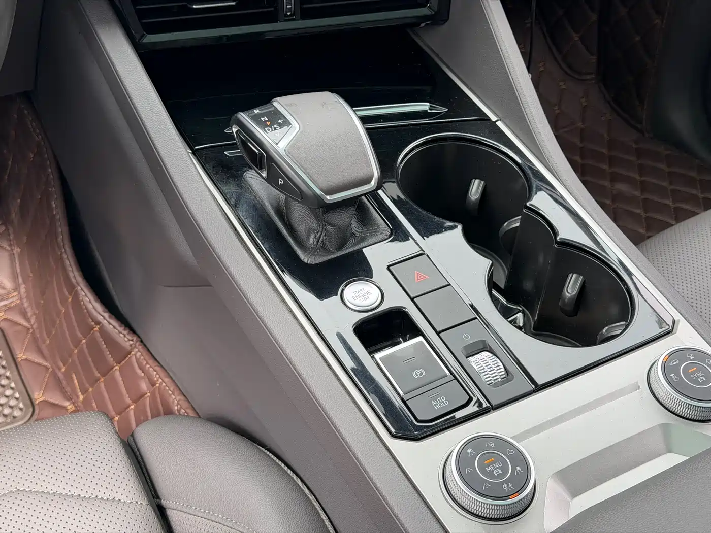 Volkswagen Touareg 2019 3.0TSI Sharp Edge Edition China VI фото 8