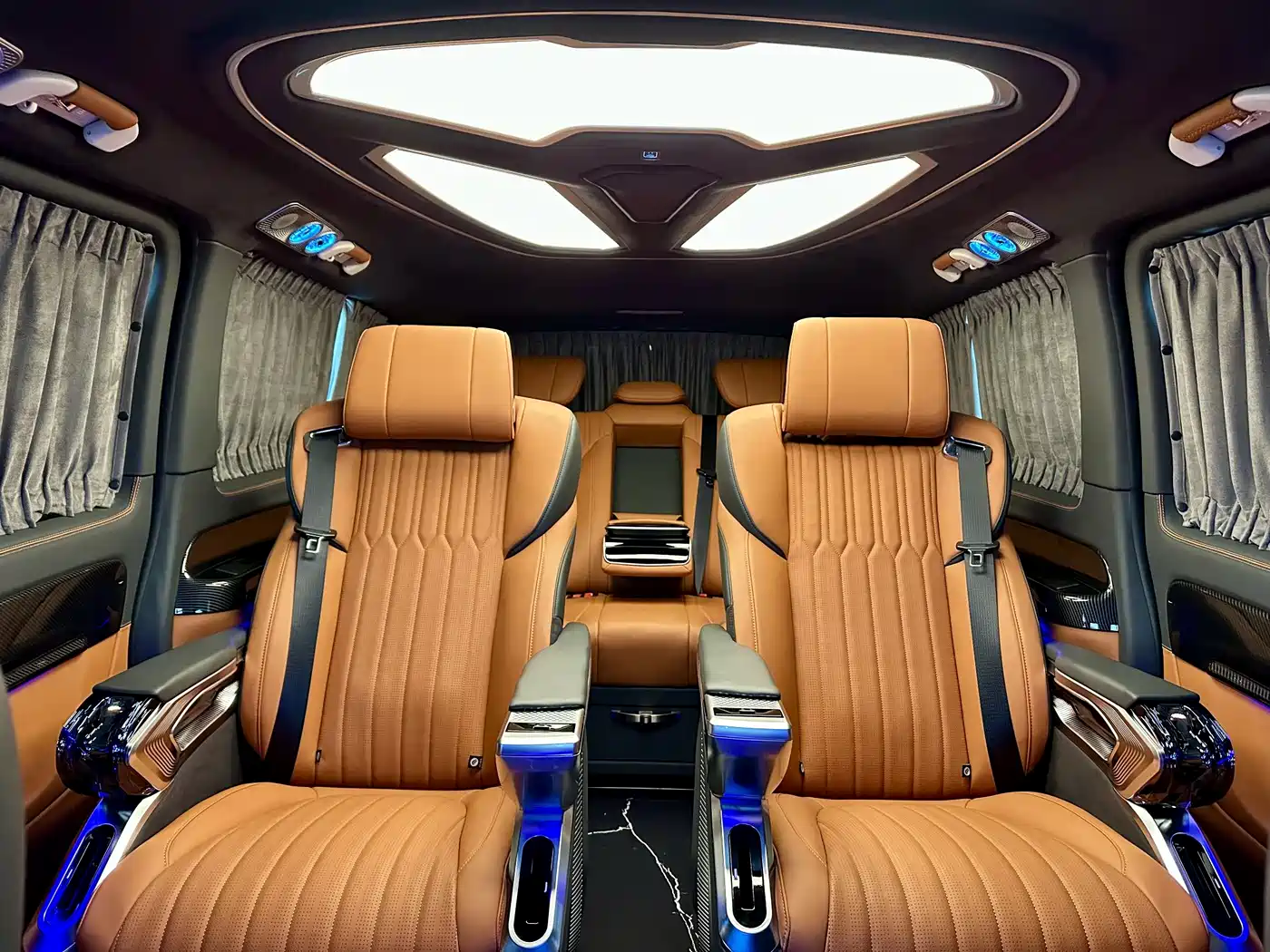 Mercedes-Benz Vito 2024 2.0T Business 7-Seater фото 14