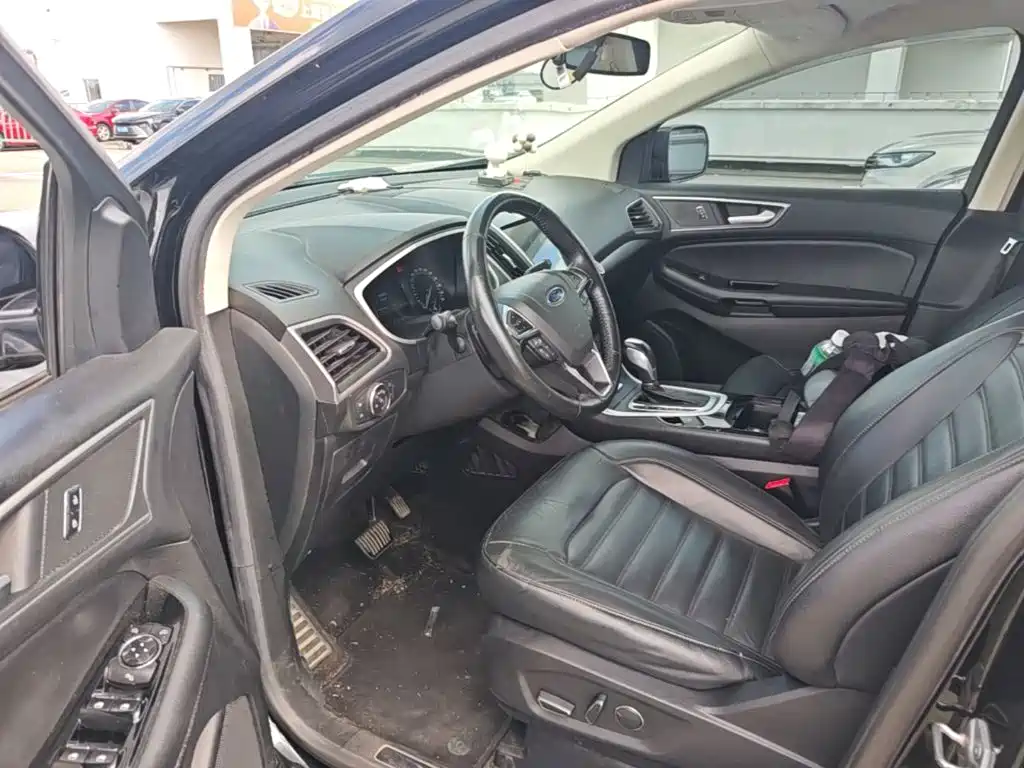 Фото 15 - Ford Edge
