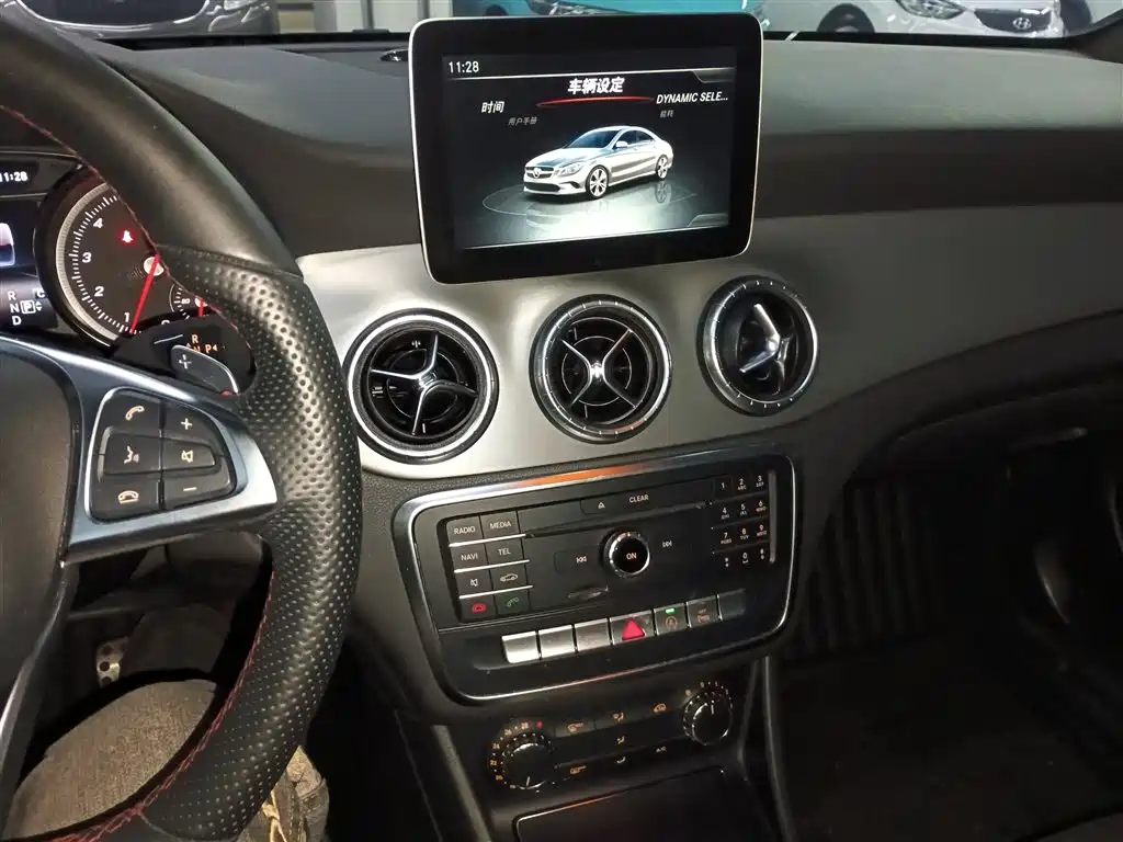 Mercedes-Benz CLA (Import) 2017 Facelift CLA 220 4MATIC фото 13