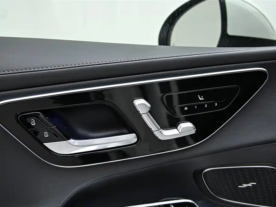 Mercedes-Benz GLC 2024 GLC 260 L 4MATIC Luxury 5-seater фото 23