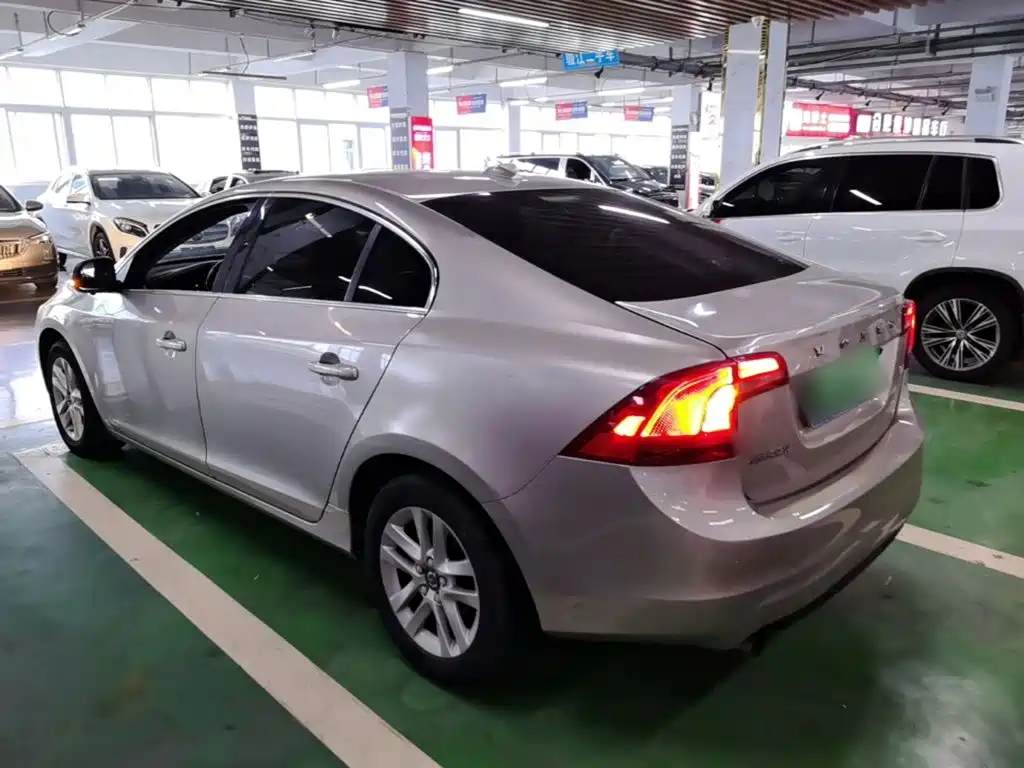 Фото 5 - Volvo S60