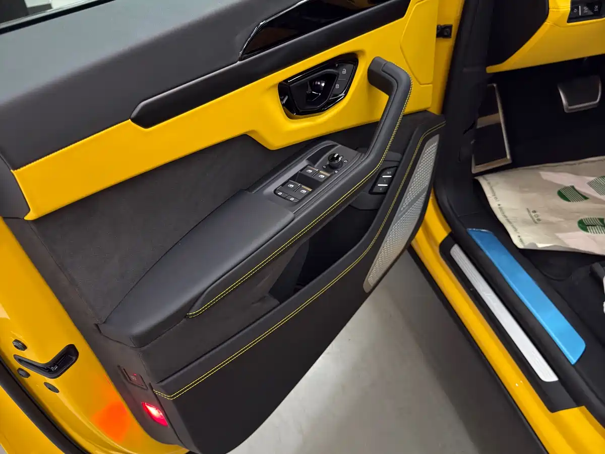 Lamborghini Urus SE 2025 4.0T Standard Edition фото 4