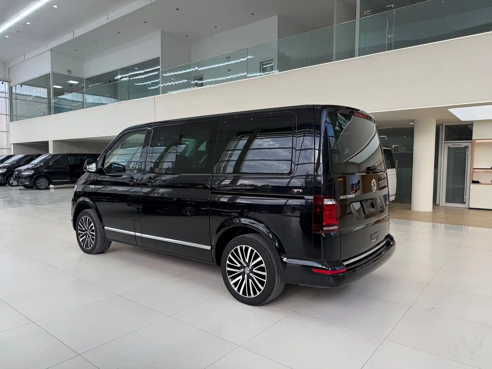 Фото 5 - Volkswagen Multivan