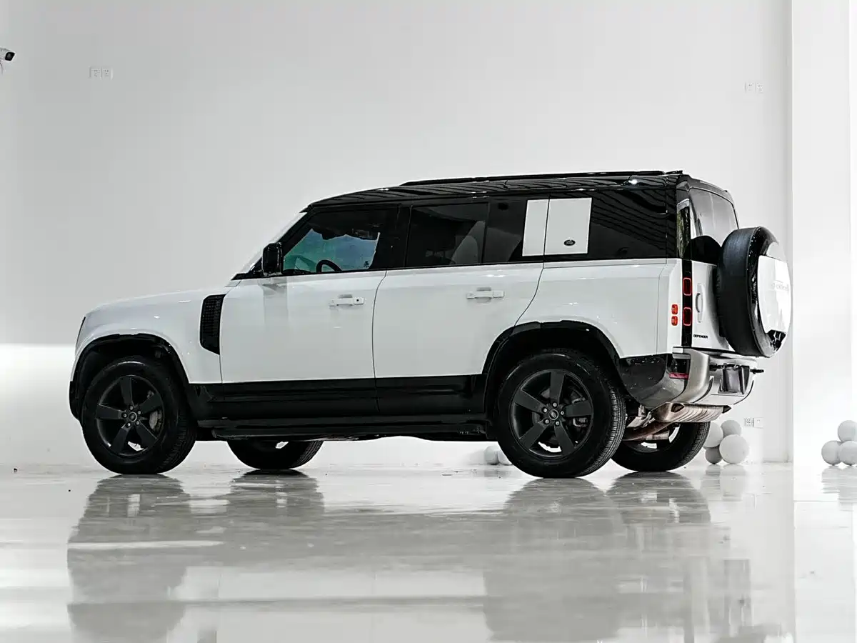Land Rover Defender 2024 110 3.0T P400 X-DYNAMIC HSE фото 4