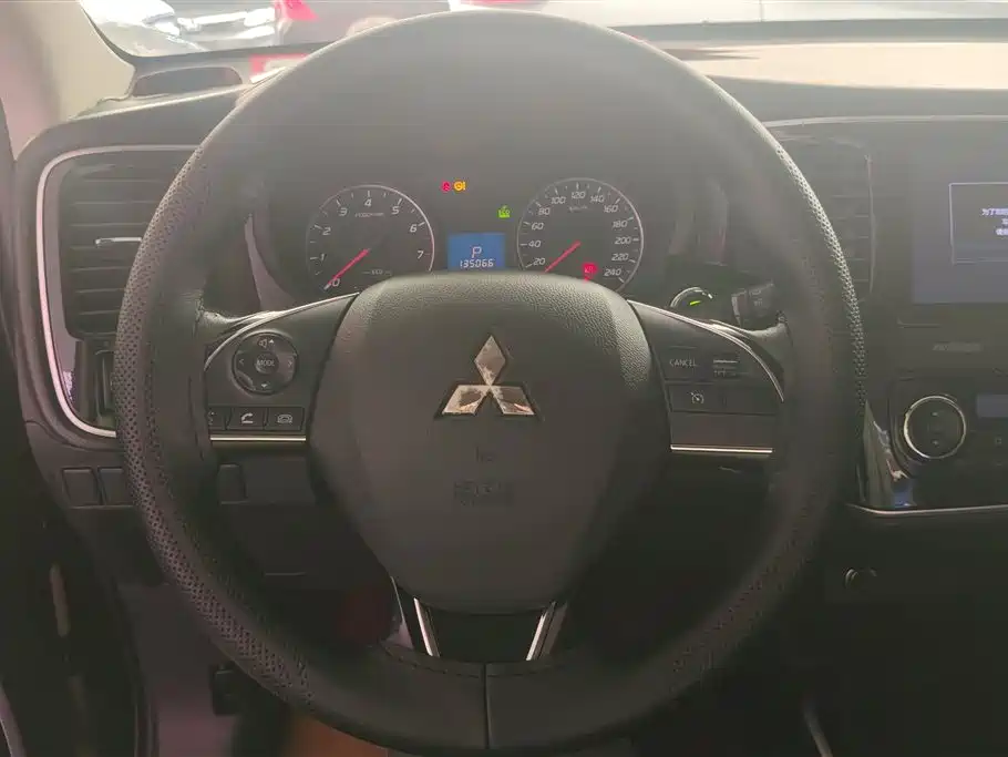 Mitsubishi Outlander 2017 2.0L 2WD Glory 5-seater фото 15