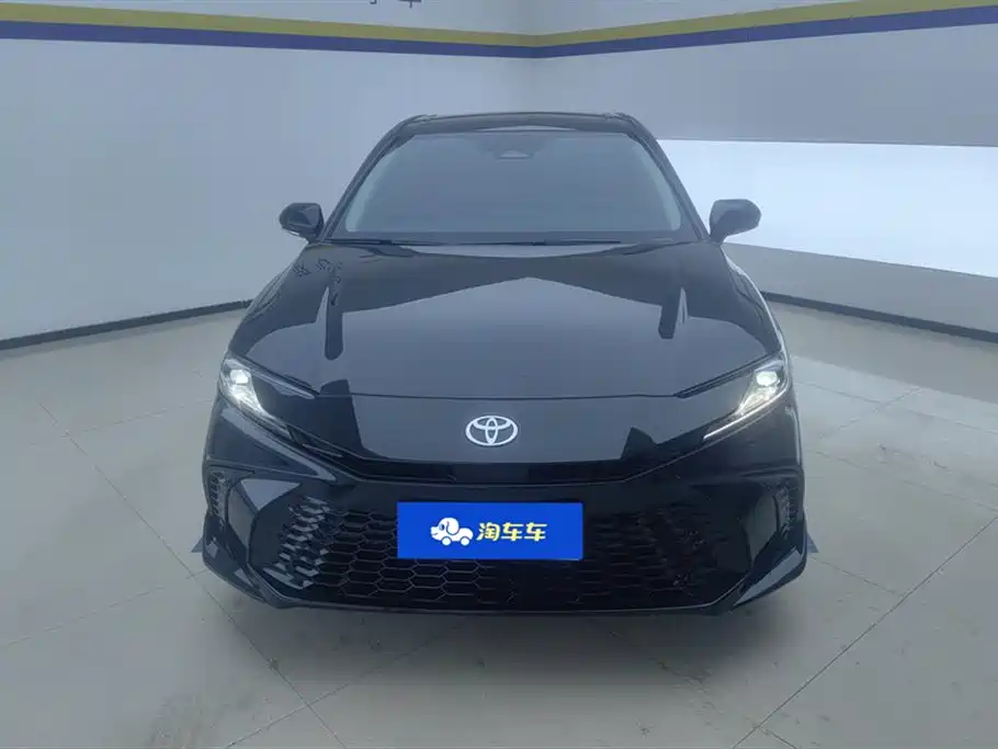 Toyota Camry 2026 Hybrid 2.0HSE Sport Lite Edition фото 2