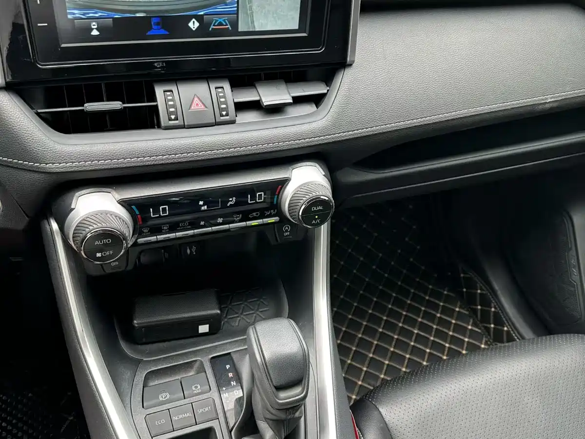 Toyota RAV4 Rongfang 2020 2.0L CVT 2WD Trend Edition фото 5
