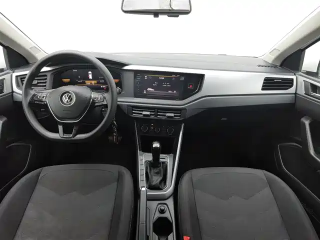 Volkswagen Polo 2023 Facelift Plus 1.5L Auto Joyful Living Edition — фото 5