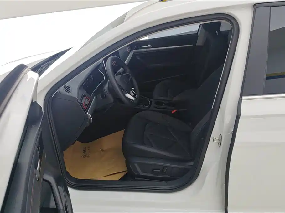 Volkswagen Lavida 2023 Model 300TSI DSG Starlight Leading Edition фото 9