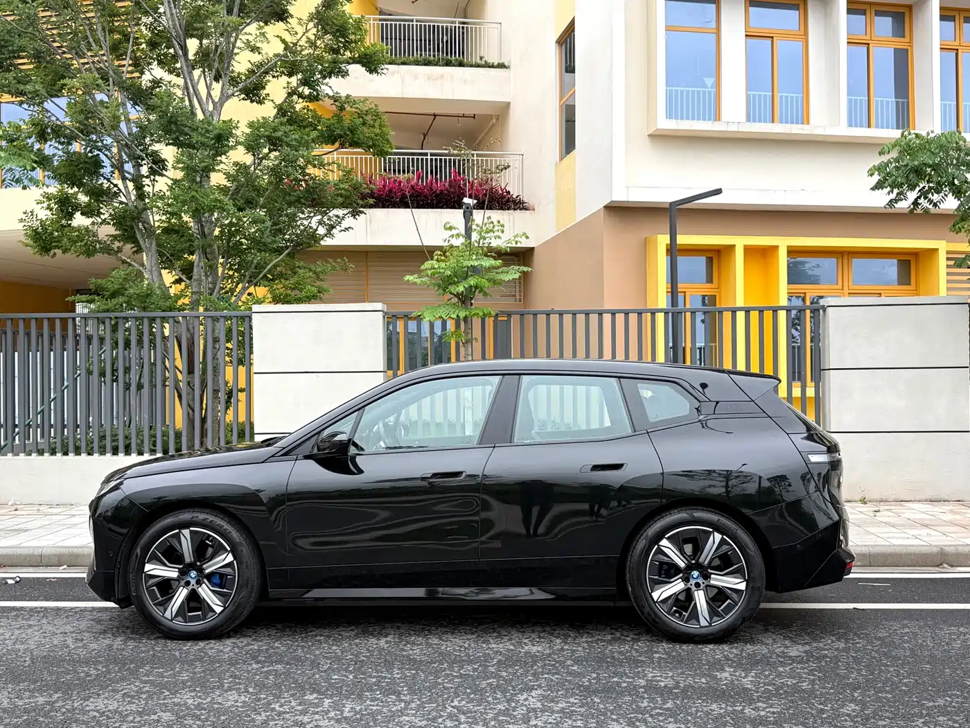 BMW iX 2022 xDrive40 фото 2