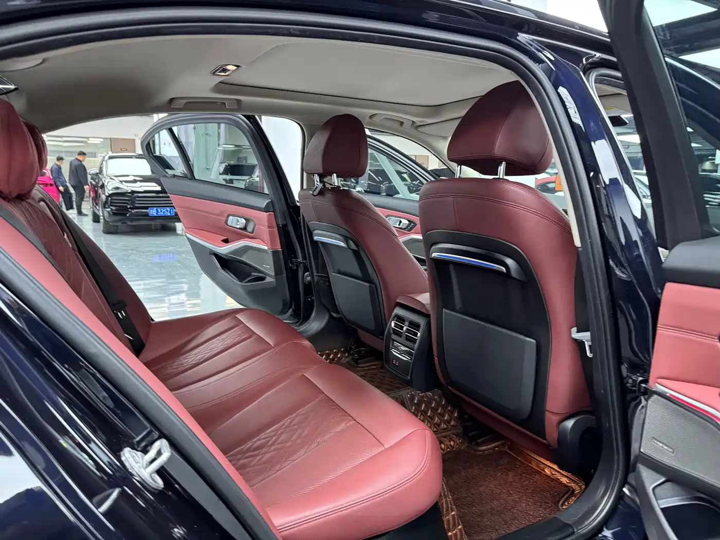 BMW 3 Series 2021 325Li M Sport Night Edition фото 15
