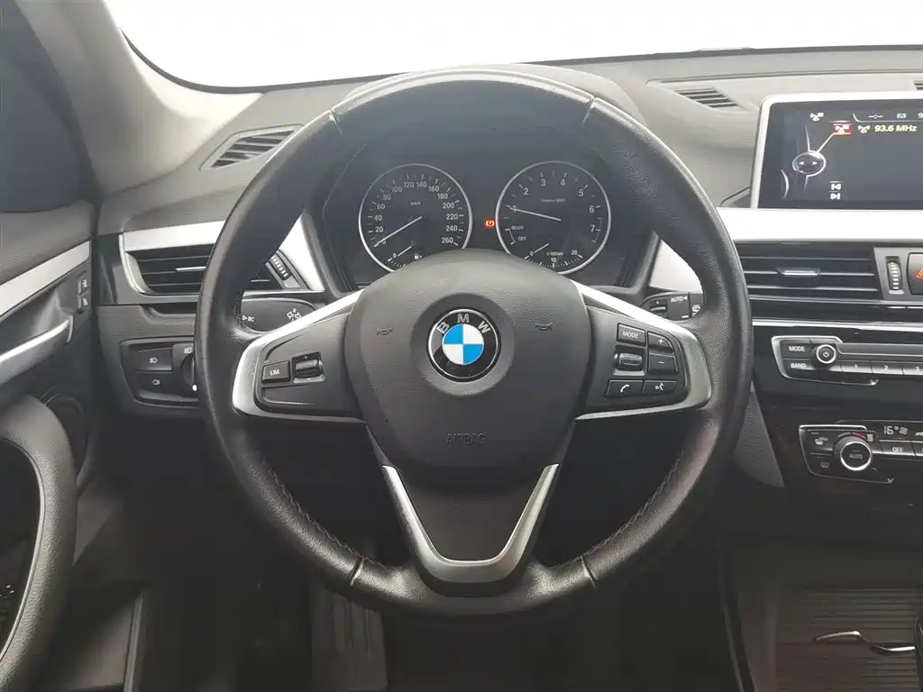 BMW X1 2016 sDrive18Li Fashion Model фото 11