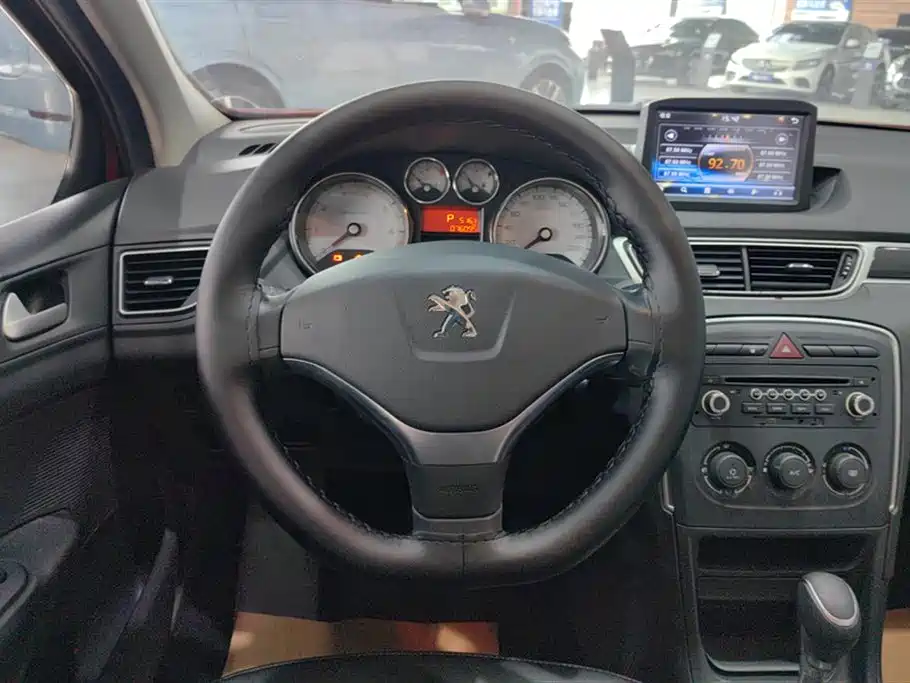 Peugeot 308 2014 Model Joy Edition Classic 1.6L Automatic Superior Style фото 15