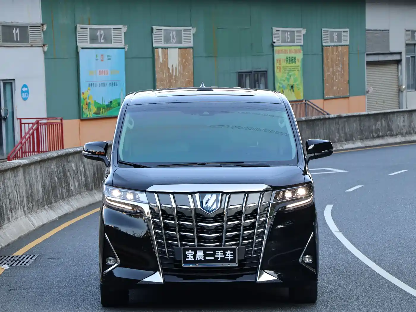 Toyota Alphard 2021 Hybrid 2.5L Luxury фото 2