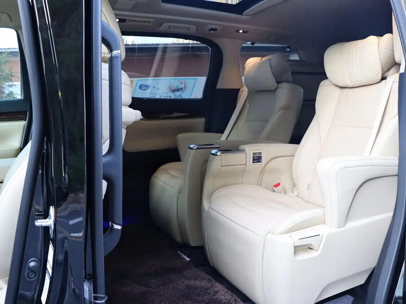 Toyota Alphard 2021 Hybrid 2.5L Luxury фото 11