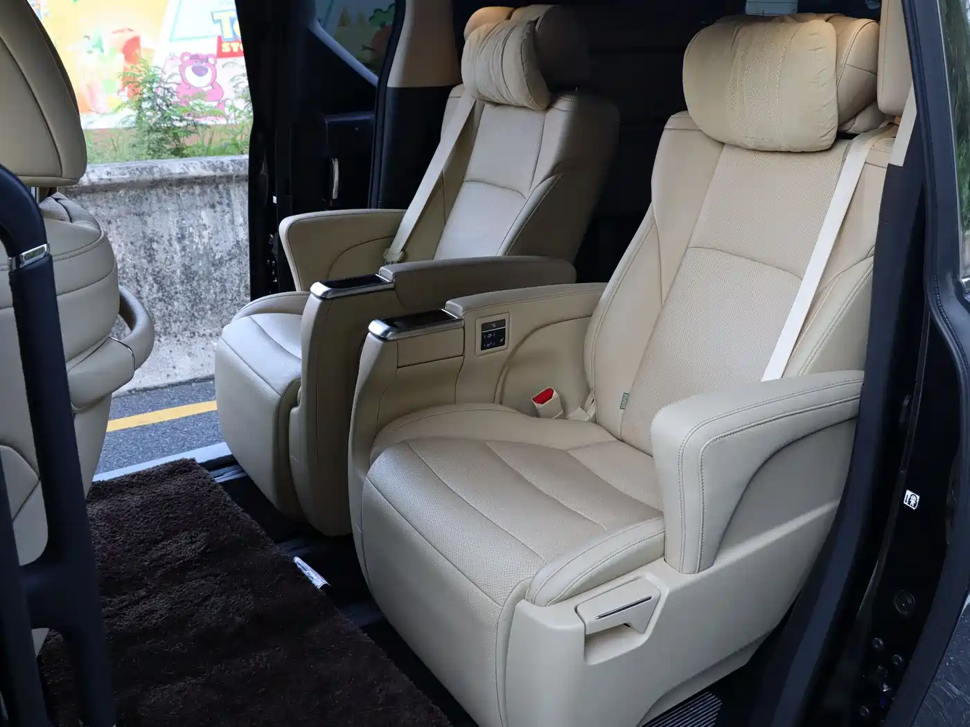 Toyota Alphard 2021 Hybrid 2.5L Luxury фото 12
