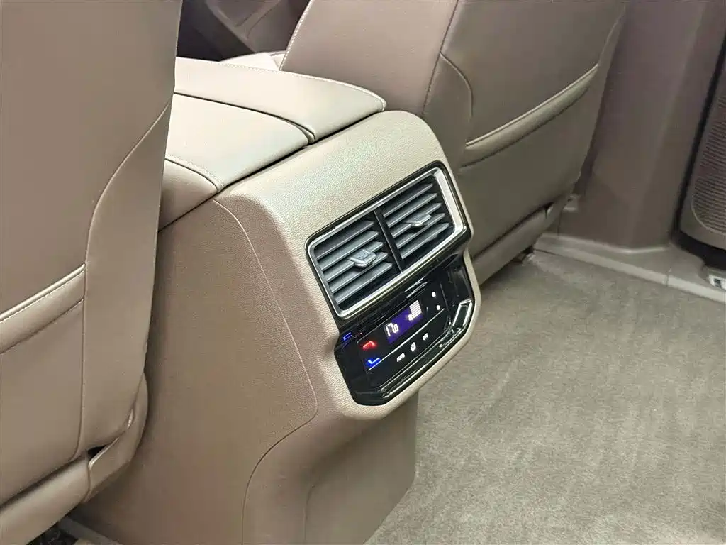 Volkswagen Viloran 2024 380TSI Prestige Edition фото 13