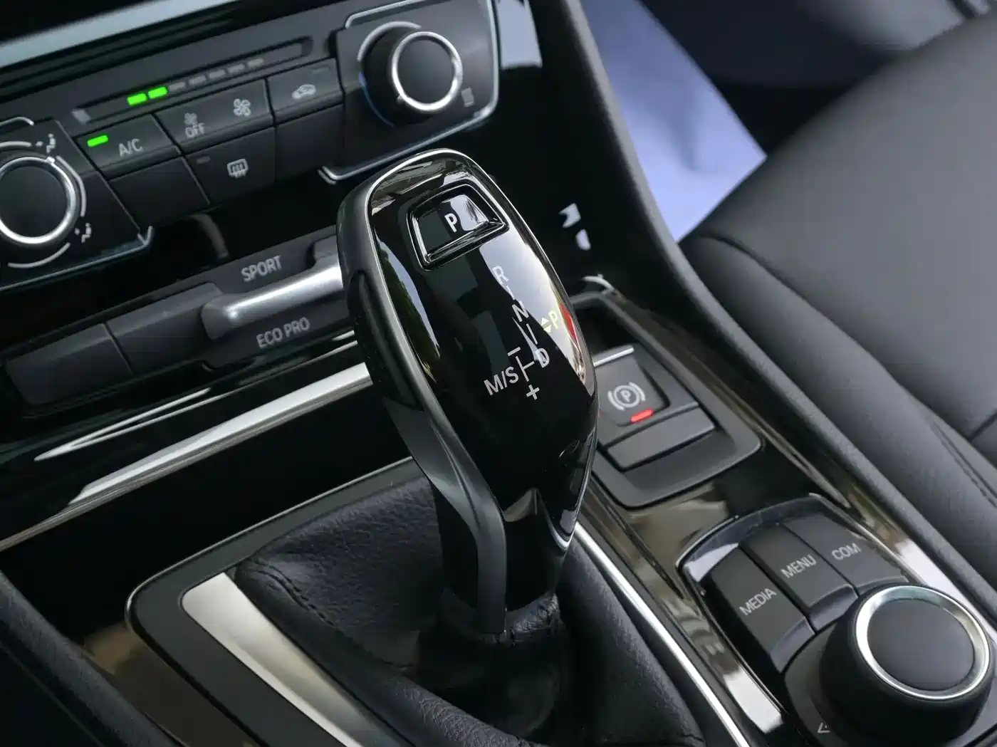 BMW 2 Series Gran Tourer 2019 220i Leading фото 13