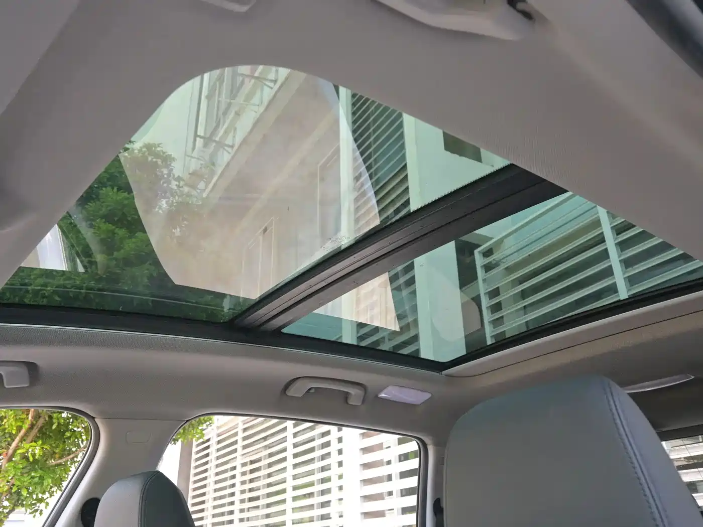 BMW 2 Series Gran Tourer 2019 220i Leading фото 21