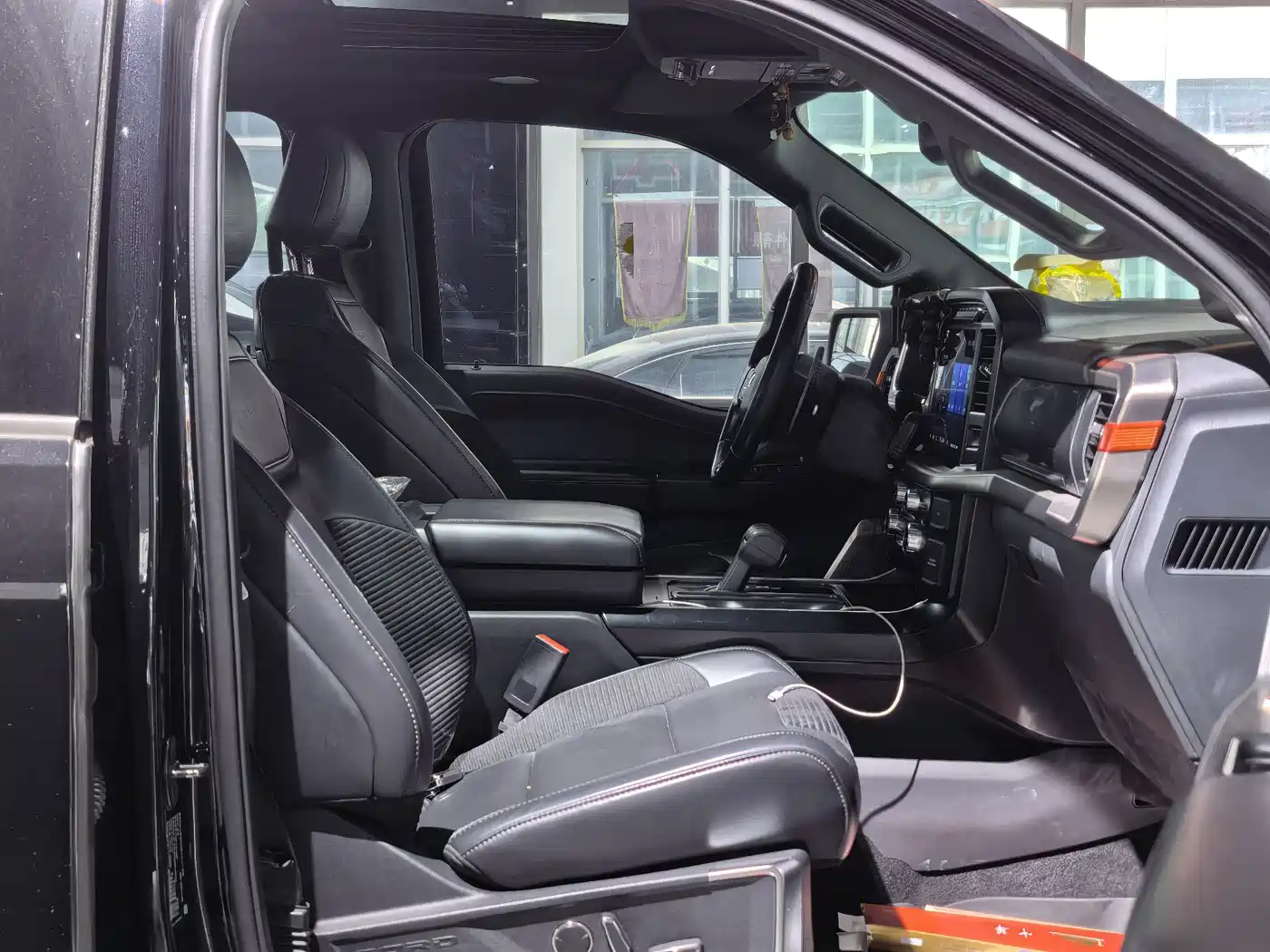 FORD F-150 RAPTOR