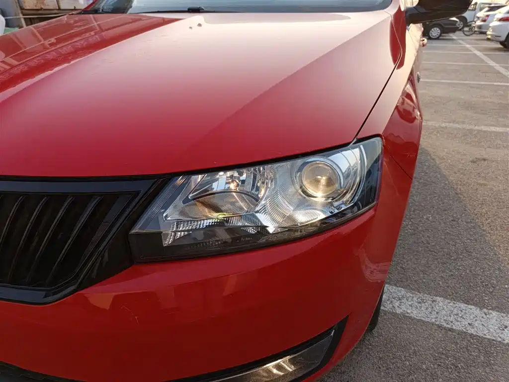 Škoda Skoda Rapid Spaceback 2016 1.6L Automatic Smart Edition фото 18
