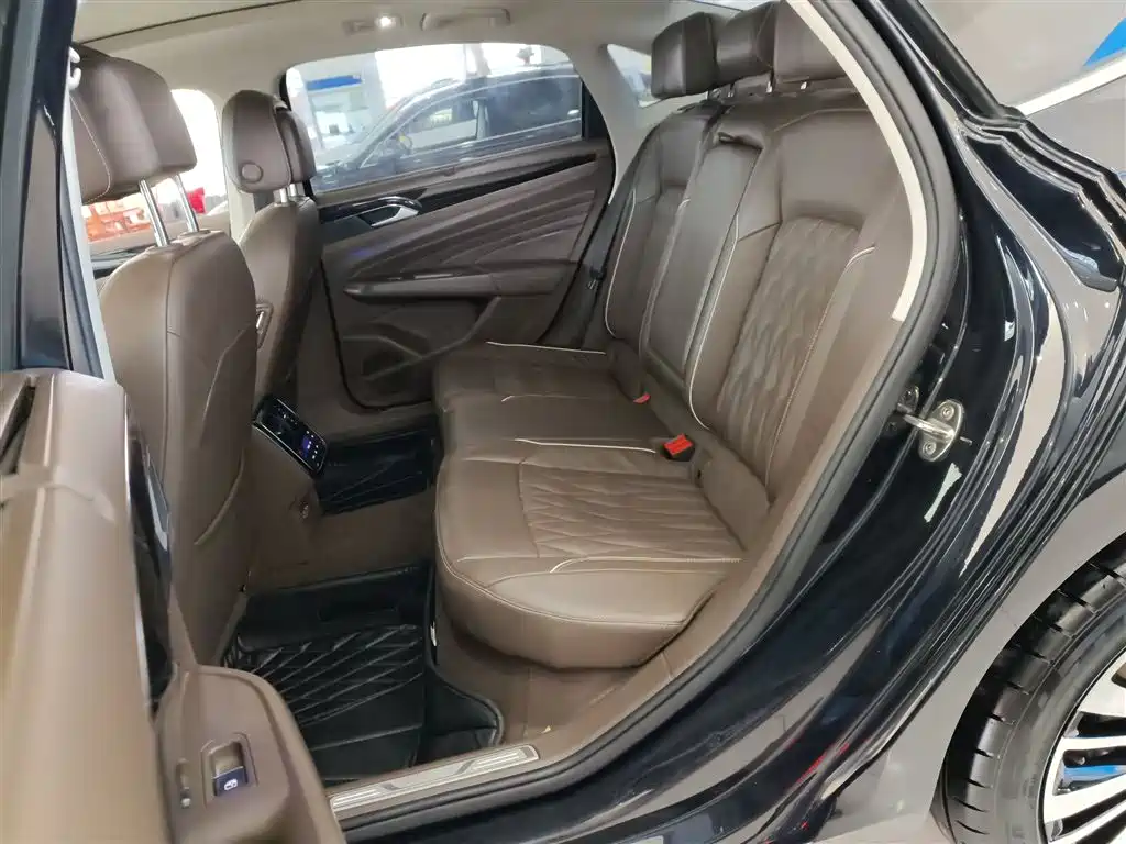 Volkswagen Passat 2019 330TSI Luxury Edition China VI фото 13