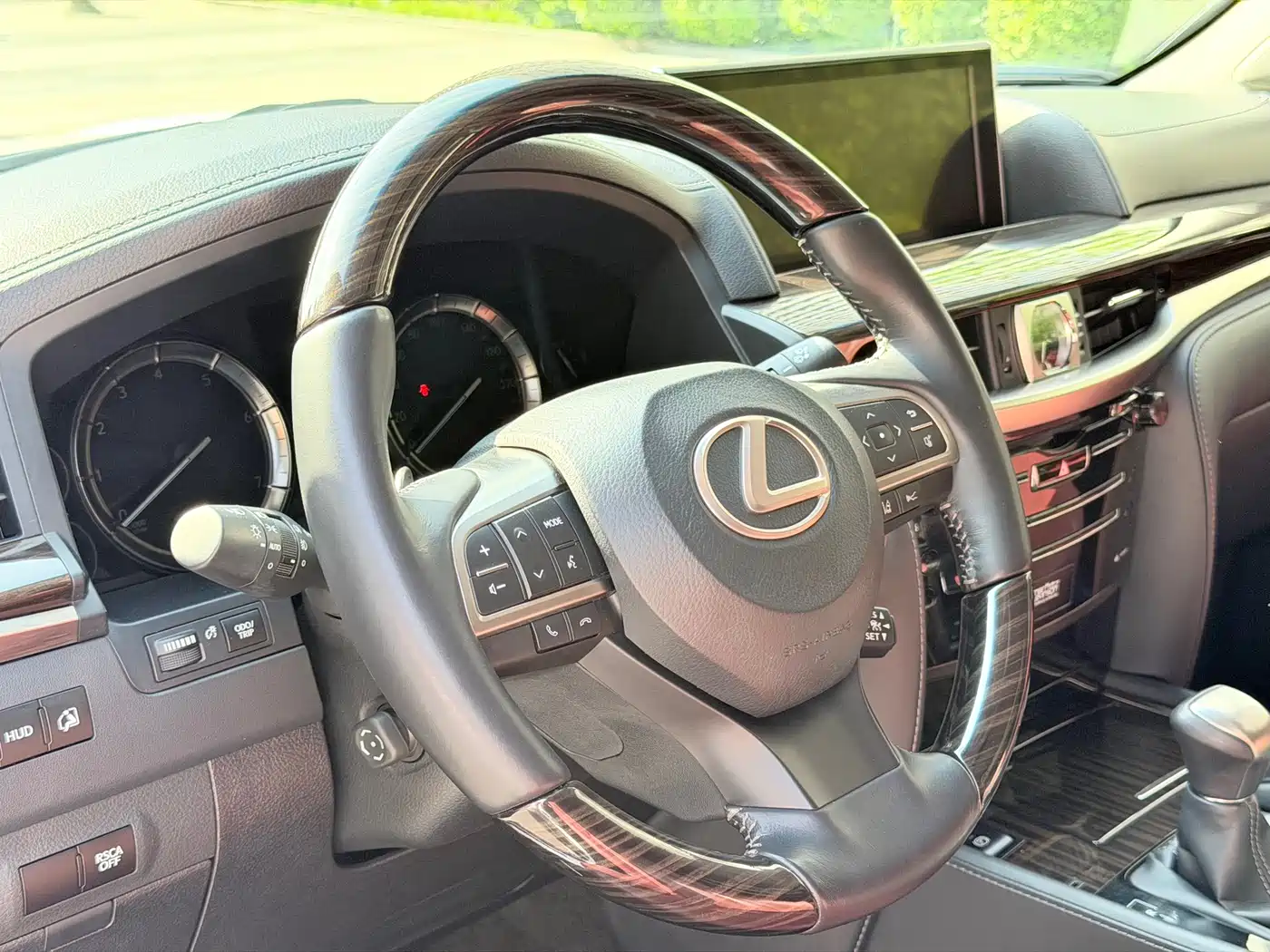 Lexus LX 2019 570 Prestige Luxury Edition фото 4