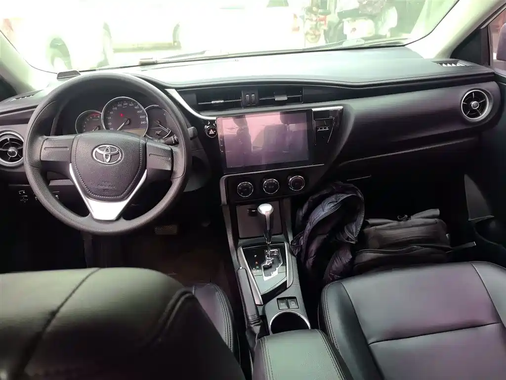 Toyota Corolla 2017 Facelift 1.2T S-CVT GL фото 3