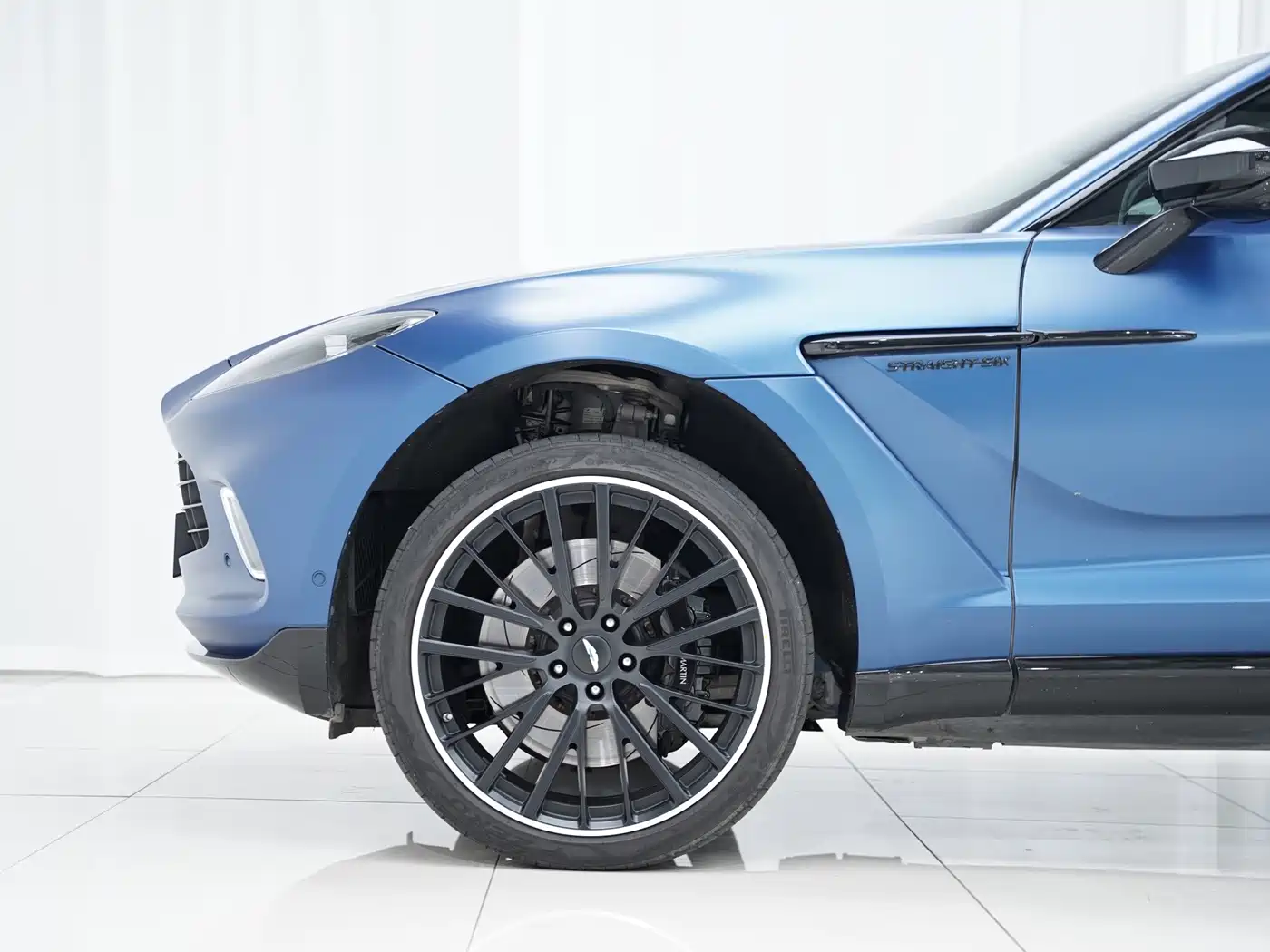 Aston Martin DBX 2022 2022 3.0T STRAIGHT-SIX