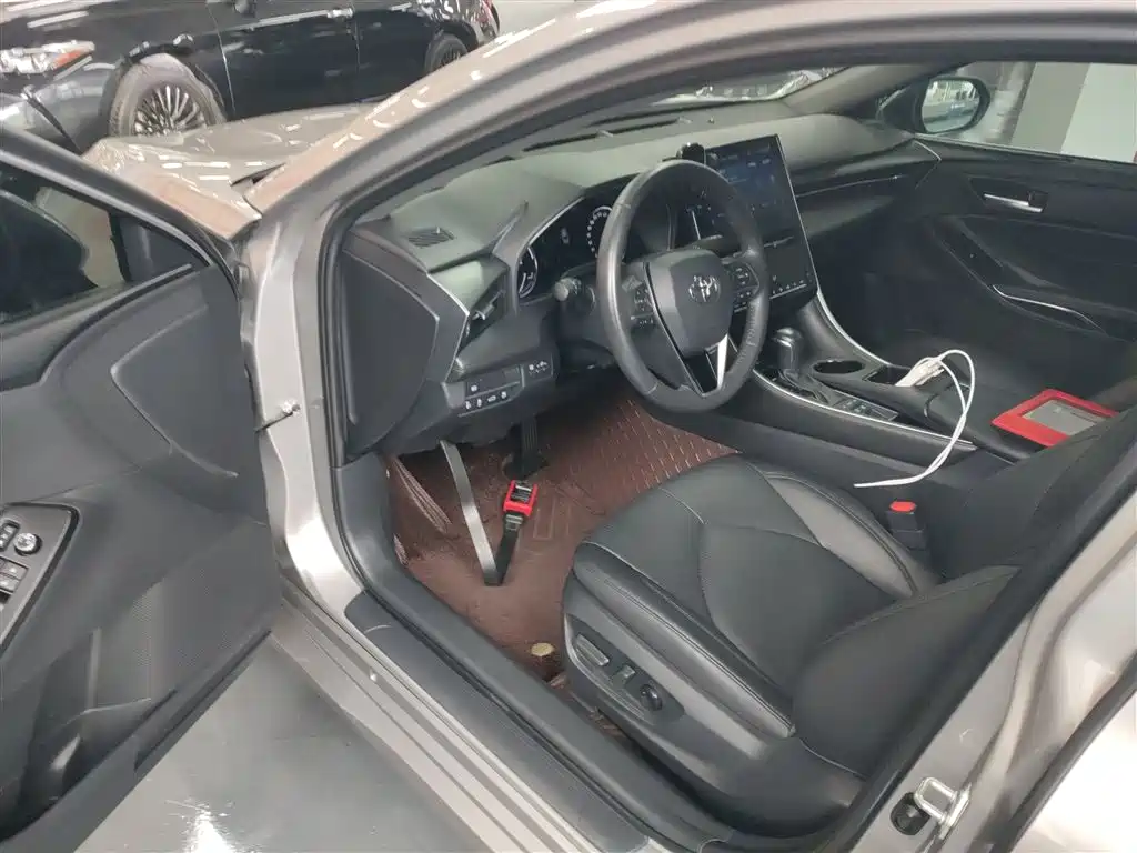 Toyota Avalon 2022 Hybrid 2.5L Luxury Edition фото 16